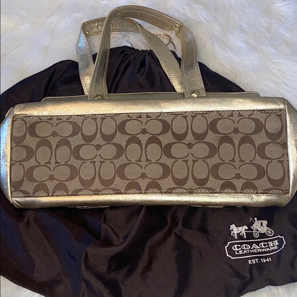 Coach purse comes with dust bag - Picture 3 of 4